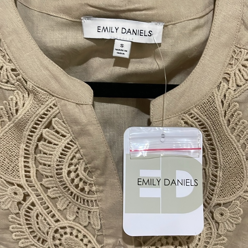 Emily Daniels linen blend sleeveless button down top NWT sizes small & medium - Picture 2 of 7